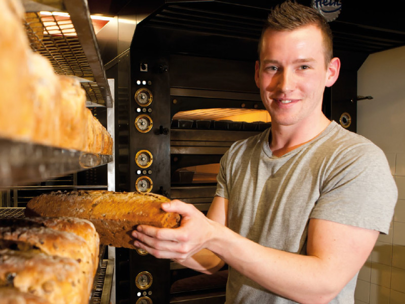 Four BAKELUX en action dans une boulangerie professionnelle