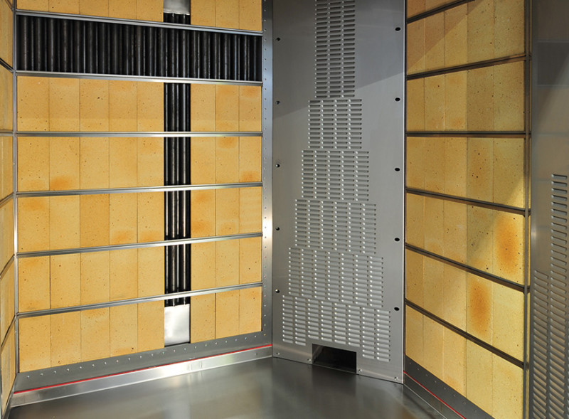 Vue intérieure du four ECOSTONE PLUS avec parois en pierres réfractaires